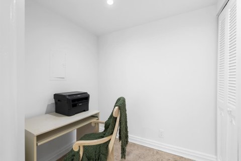 Condo in Highland Beach, Florida, 2 bedrooms  № 2081590 - photo 25