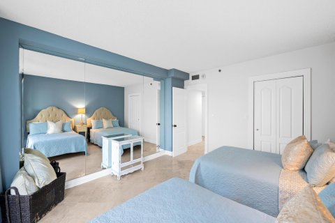 Condo in Highland Beach, Florida, 2 bedrooms  № 2081590 - photo 23