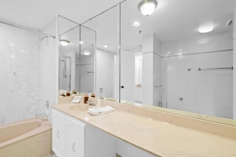 Condo in Highland Beach, Florida, 2 bedrooms  № 2081590 - photo 18