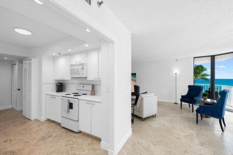 Condo in Highland Beach, Florida, 2 bedrooms  № 2081590 - photo 9