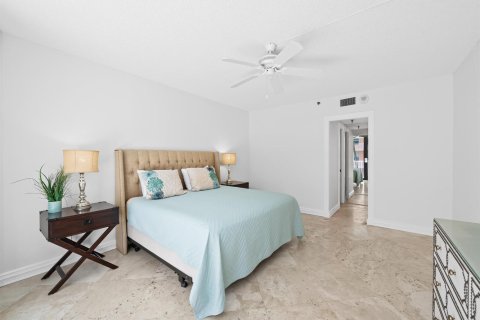 Condo in Highland Beach, Florida, 2 bedrooms  № 2081590 - photo 15