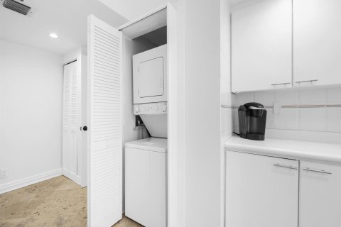 Condo in Highland Beach, Florida, 2 bedrooms  № 2081590 - photo 24