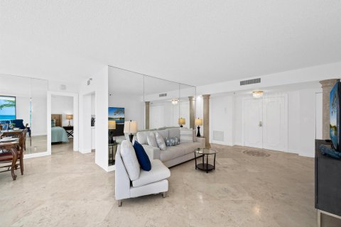 Condo in Highland Beach, Florida, 2 bedrooms  № 2081590 - photo 7