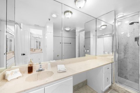 Condo in Highland Beach, Florida, 2 bedrooms  № 2081590 - photo 17