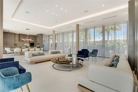 House in North Miami, Florida 6 bedrooms, 634.71 sq.m. № 1860187 - photo 6