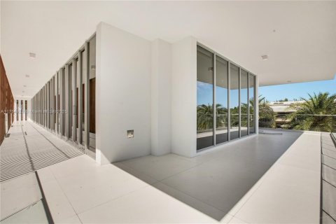 House in North Miami, Florida 6 bedrooms, 634.71 sq.m. № 1860187 - photo 21