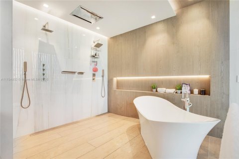 House in North Miami, Florida 6 bedrooms, 634.71 sq.m. № 1860187 - photo 25
