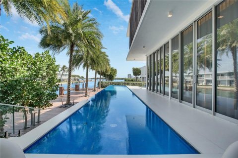 House in North Miami, Florida 6 bedrooms, 634.71 sq.m. № 1860187 - photo 14