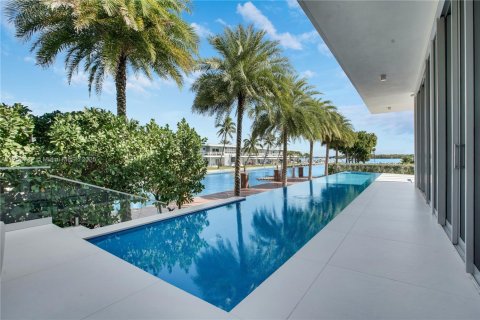 House in North Miami, Florida 6 bedrooms, 634.71 sq.m. № 1860187 - photo 15