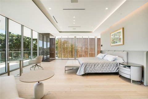 House in North Miami, Florida 6 bedrooms, 634.71 sq.m. № 1860187 - photo 24