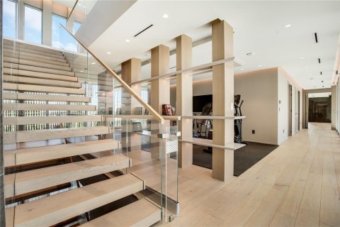 House in North Miami, Florida 6 bedrooms, 634.71 sq.m. № 1860187 - photo 28