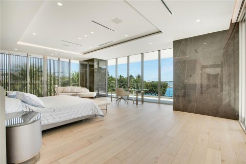 House in North Miami, Florida 6 bedrooms, 634.71 sq.m. № 1860187 - photo 23