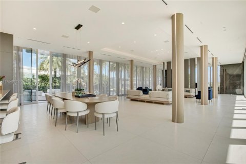 House in North Miami, Florida 6 bedrooms, 634.71 sq.m. № 1860187 - photo 8