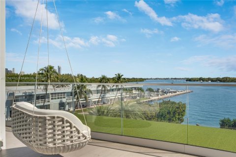 House in North Miami, Florida 6 bedrooms, 634.71 sq.m. № 1860187 - photo 29