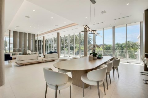 House in North Miami, Florida 6 bedrooms, 634.71 sq.m. № 1860187 - photo 11