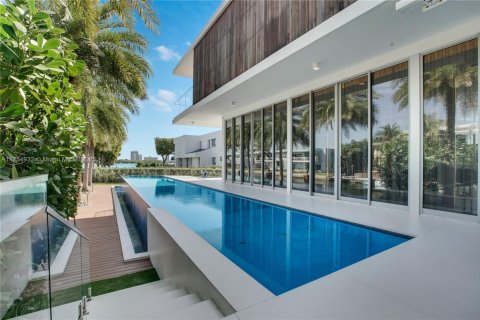 House in North Miami, Florida 6 bedrooms, 634.71 sq.m. № 1860187 - photo 16
