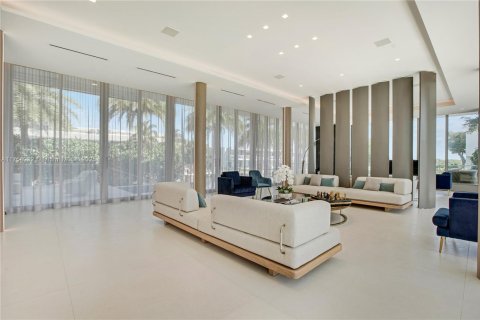 House in North Miami, Florida 6 bedrooms, 634.71 sq.m. № 1860187 - photo 10