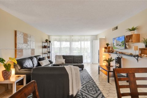 Condominio en venta en Pompano Beach, Florida, 2 dormitorios, 102.19 m2 № 2012350 - foto 4