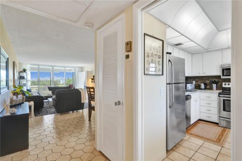 Condominio en venta en Pompano Beach, Florida, 2 dormitorios, 102.19 m2 № 2012350 - foto 20