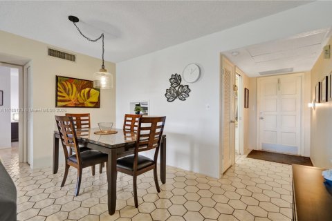 Condominio en venta en Pompano Beach, Florida, 2 dormitorios, 102.19 m2 № 2012350 - foto 18