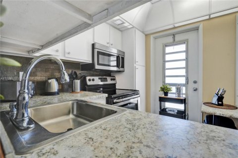 Condominio en venta en Pompano Beach, Florida, 2 dormitorios, 102.19 m2 № 2012350 - foto 23