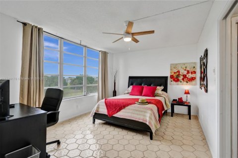 Condominio en venta en Pompano Beach, Florida, 2 dormitorios, 102.19 m2 № 2012350 - foto 27