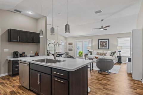 House in The Villages, Florida 2 bedrooms, 113.99 sq.m. № 1744639 - photo 13