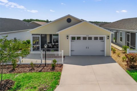 House in The Villages, Florida 2 bedrooms, 113.99 sq.m. № 1744639 - photo 1