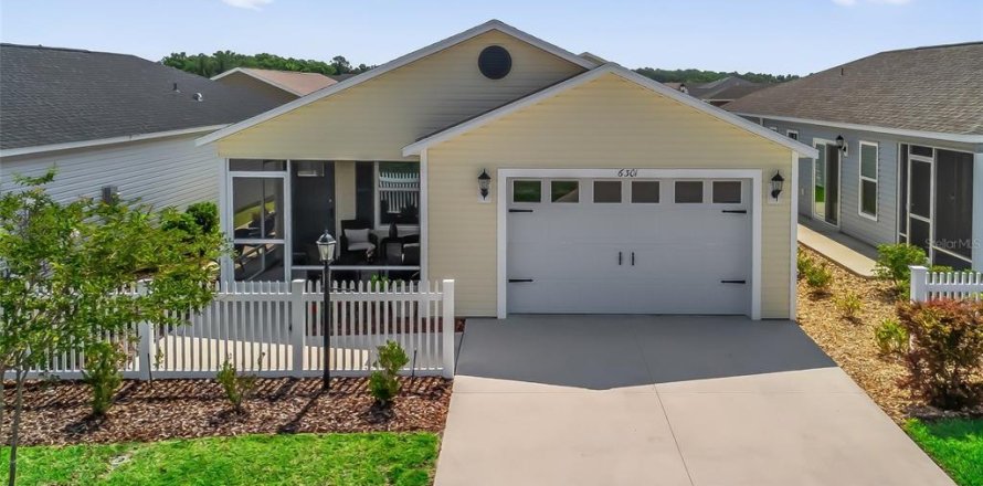 House in The Villages, Florida 2 bedrooms, 113.99 sq.m. № 1744639