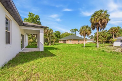 House in North Port, Florida 4 bedrooms, 168.15 sq.m. № 2167379 - photo 9