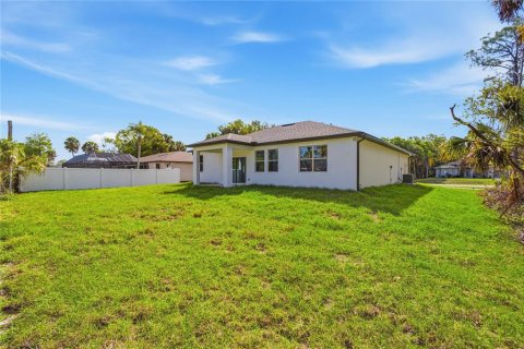 House in North Port, Florida 4 bedrooms, 168.15 sq.m. № 2167379 - photo 6