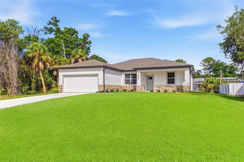 House in North Port, Florida 4 bedrooms, 168.15 sq.m. № 2167379 - photo 2