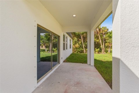 House in North Port, Florida 4 bedrooms, 168.15 sq.m. № 2167379 - photo 8