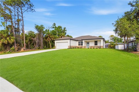 House in North Port, Florida 4 bedrooms, 168.15 sq.m. № 2167379 - photo 1