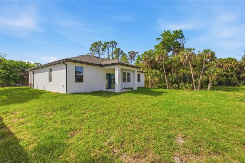 House in North Port, Florida 4 bedrooms, 168.15 sq.m. № 2167379 - photo 7