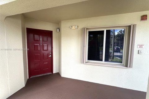 Condo in Pembroke Pines, Florida, 2 bedrooms  № 2060936 - photo 5