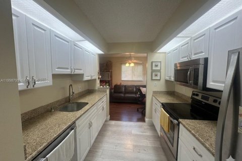 Condo in Pembroke Pines, Florida, 2 bedrooms  № 2060936