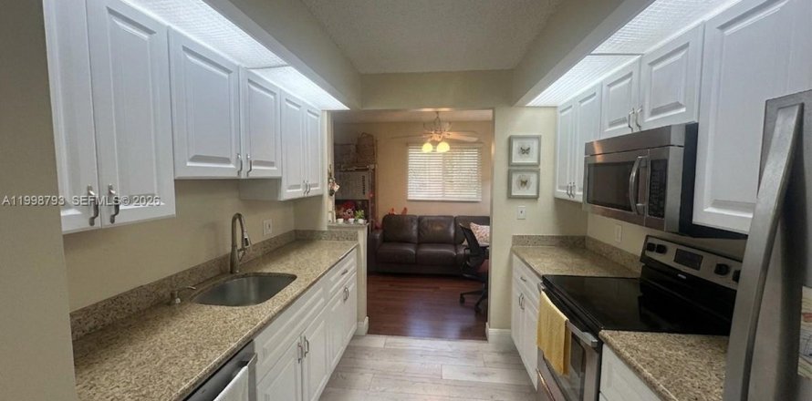 Condo in Pembroke Pines, Florida, 2 bedrooms  № 2060936