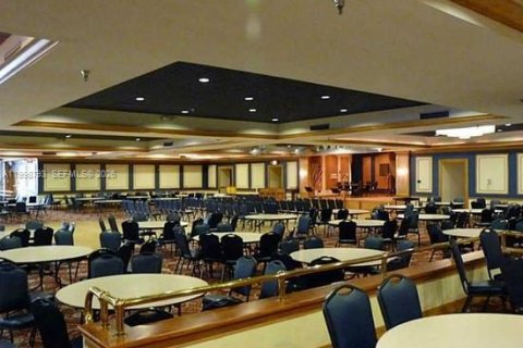 Condo in Pembroke Pines, Florida, 2 bedrooms  № 2060936 - photo 21