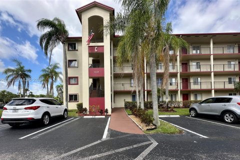 Condo in Pembroke Pines, Florida, 2 bedrooms  № 2060936 - photo 6