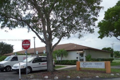 Condo in Pembroke Pines, Florida, 2 bedrooms  № 2060936 - photo 20