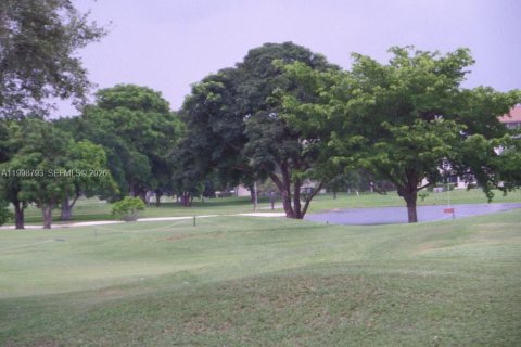 Condo in Pembroke Pines, Florida, 2 bedrooms  № 2060936 - photo 23