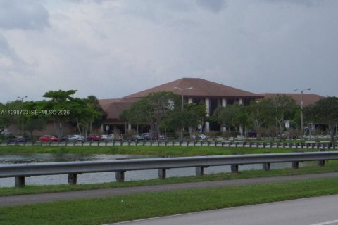 Condo in Pembroke Pines, Florida, 2 bedrooms  № 2060936 - photo 22