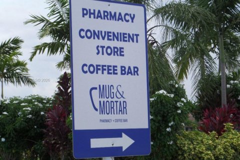 Condo in Pembroke Pines, Florida, 2 bedrooms  № 2060936 - photo 25