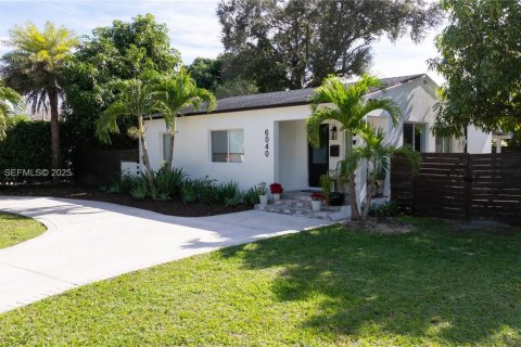 House in Miami, Florida 3 bedrooms, 104.33 sq.m. № 1989649 - photo 3