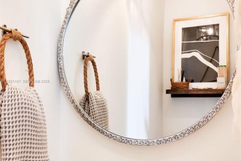 House in Miami, Florida 3 bedrooms, 104.33 sq.m. № 1989649 - photo 25