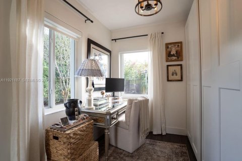 House in Miami, Florida 3 bedrooms, 104.33 sq.m. № 1989649 - photo 22