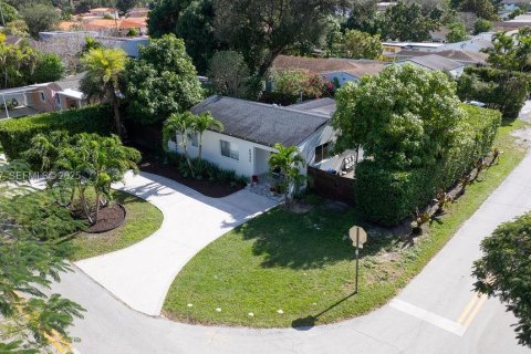 House in Miami, Florida 3 bedrooms, 104.33 sq.m. № 1989649 - photo 30