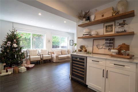 House in Miami, Florida 3 bedrooms, 104.33 sq.m. № 1989649 - photo 15