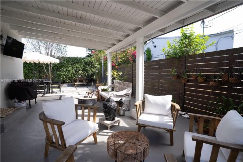 House in Miami, Florida 3 bedrooms, 104.33 sq.m. № 1989649 - photo 27